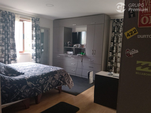 Casa En Venta De 5 Dorm. En La Florida