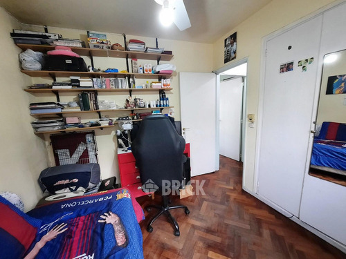 Hipolito Yrigoyen Al 2900 - Impecable Todo Sol Todo Externo