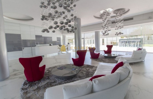 Apartamento Muy Cerca De La Peninsula Y De La Playa, Cuenta Con 2 Dormitorios, 2 Baños, Living-comedor, Cocina , Terraza Y Garaje.- Ref: 1910
