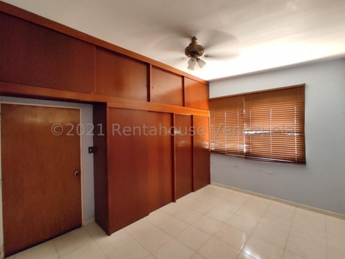 Imagen 9 de 15 de Casa En Venta Barrio Sucre Maracay Nv