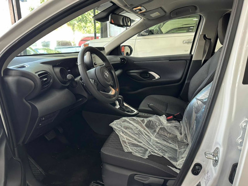 Imagen 5 de 11 de Toyota Yaris Hatch Back