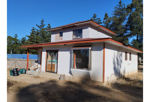 Parcela Con Hermosa Y Amplia Casa Nueva En Condominio Los Ce