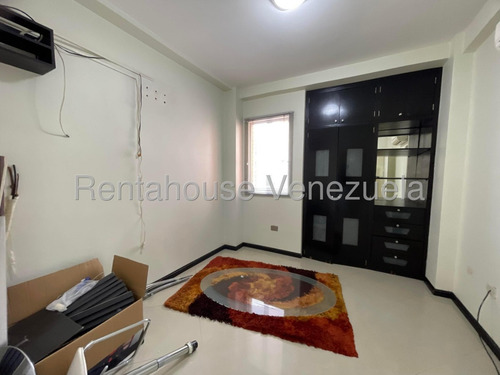 Apartamento En Venta Amplio Y Lujoso Posee Planta Electrica Parcial Pozo De Agua 2 Ptos Estacionamiento San Jacinto 25-10150 Miriam