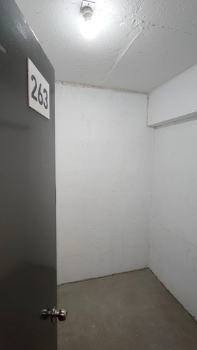 Edificio Av. Irarrázaval (1 Est. 1 Bod.) Vista Poniente Pi
