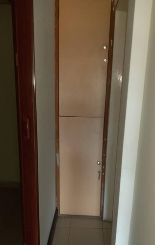 Imagen 5 de 11 de Local En Venta De 50 Mts, En Centro Comercial Maracay Plaza.