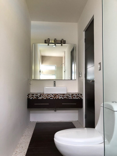 Residencia En Venta En Cumbres Del Lago, Juriquilla. Lago Saquila