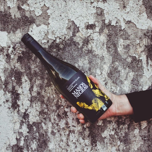 Imagen 3 de 10 de Vino Manos Negras Cold Soil Sauvignon Blanc 750ml.