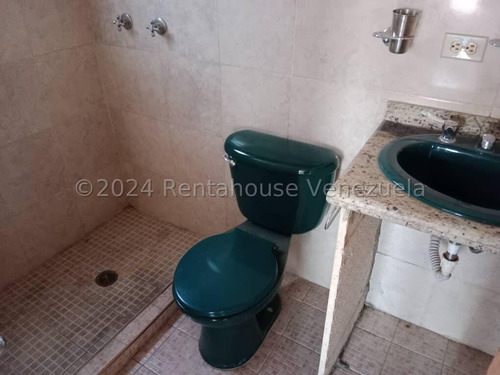 Townhouse En Turmero Hermoso Frente De Piedras Decorativas, Amplia Sala Comedor 24-28979 Irrr