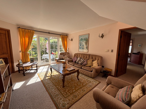 Hermosa Y Luminosa Casa, Estilo Georgian.
