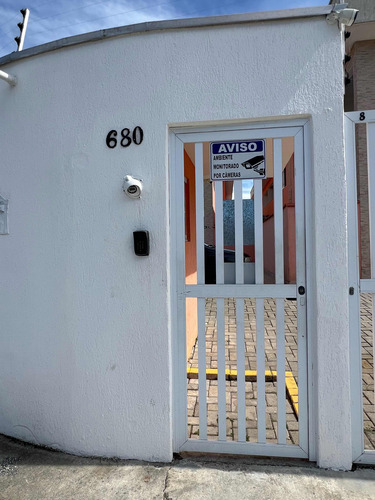 Apartamento Térreo 2 Dormitórios Com Quintal