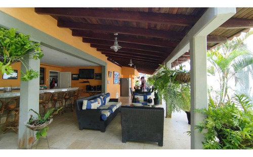 Casa En Venta Urb El Placer 5h/6b/3p Piscina