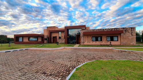 Imagem 4 de 30 de Casa De 400m² + Casa De Apoio De 300m, Lazer Completo E Área Verde. - Villa124693