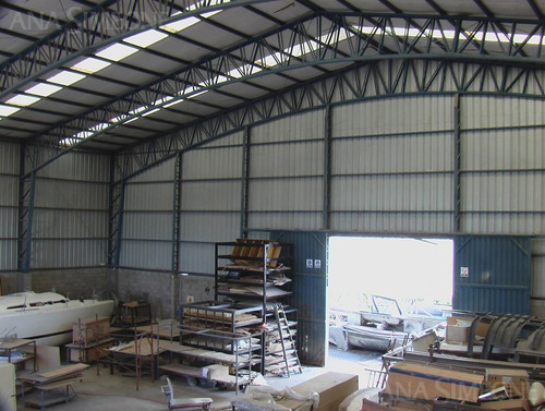 Importante Nave Industrial De 858m2