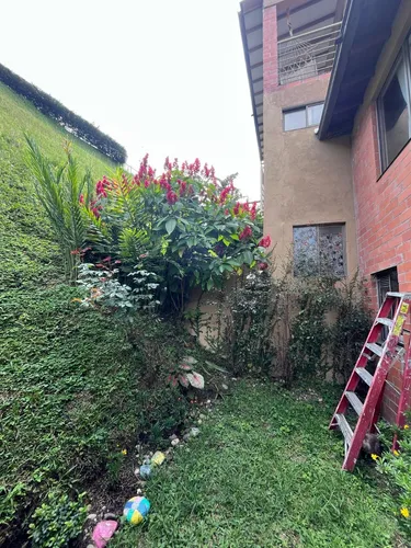 Casa De Dos Niveles En Envigado