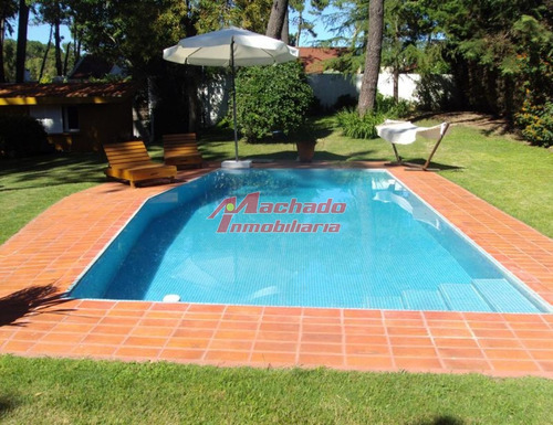 Casa De Cuatro Dormitorios Con Piscina - San Rafael- Ref: 5524