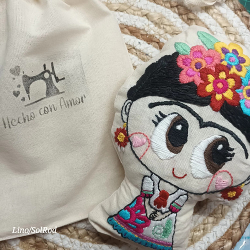 Muñeca Artesanal Frida Bordada A Mano