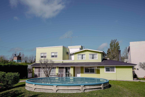 Imagen 1 de 20 de Casa En Venta De Tres Dormitorios Pileta, La Plata