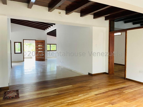 Exclusiva Casa Remodelada Con Piscina, Sauna, Area De Jardin, Estacionamiento 12 Vehiculos Casilla Vigilancia A Estrenar Concepto Moderno Exclusiva Zona Privada Palmarito Estef 24-15119