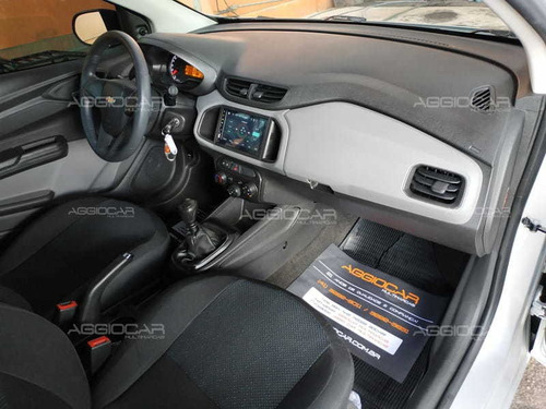 Imagem 15 de 15 de Chevrolet Onix 1.0 Mt Joy (flex) - 2017/2018 - Prata