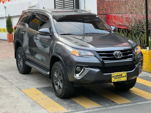 Toyota Fortuner 2.7l Mid