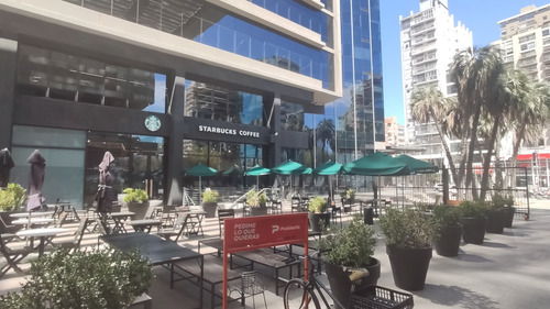Imagen 16 de 27 de Hermoso Departamento De Categoria ,con Muy Lindas Vistas Al Rio Y A La Ciudad. Seguridad 24hs. Cochera Cub, Piscina, Gym, Laundry, Sum, Parrillas, Sauna, Jacuzzi, Cocheras Cortesía. Apto Profesional.