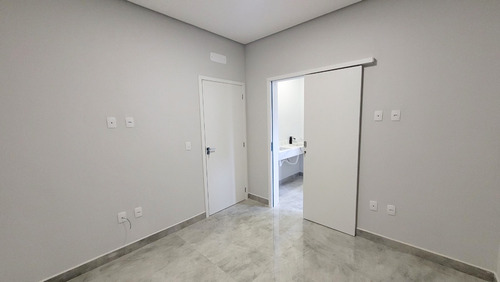 Casa No Condomínio Ouroville Para Venda, 3 Dorm. Com Suíte - Taubaté / Sp