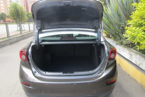 Mazda 3 2.0 Touring MT