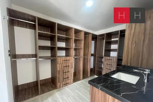Casa En Venta En Lomas De Angelópolis.
