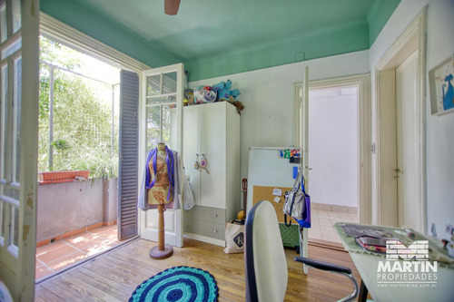 Casa Antigüa Totalmente Reciclada, 4 Ambientes, Depend, Patio. Excelente Ubicación.