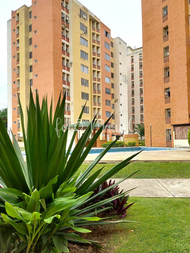 Se Vende Apartamento En Rincón Mañongo. Codigo: Ata-castro. Luz Coelho.