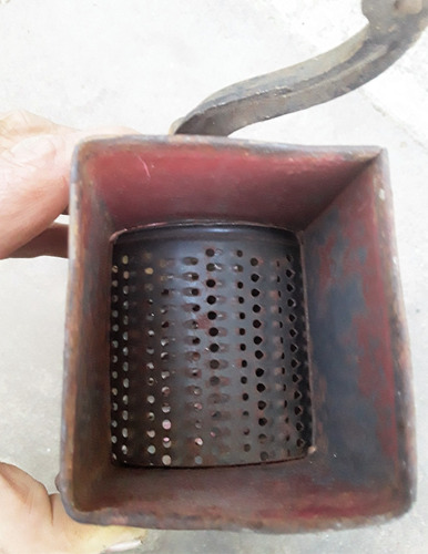 Rallador Para Pan Y Queso A Manija (Usado)