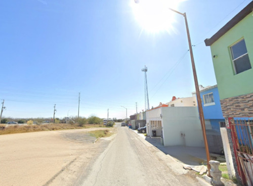 Venta De Casa En Recuepracion, Cerrada Campo Real, Nuevo Laredo. Sh05
