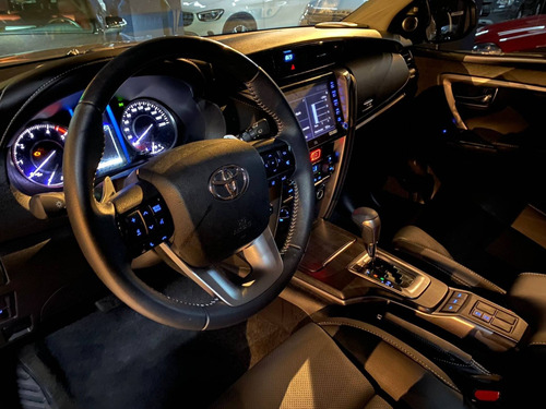 Imagem 8 de 14 de Toyota Hilux Sw4 2.8 D-4d Turbo Diesel Srx 7l 4x4
