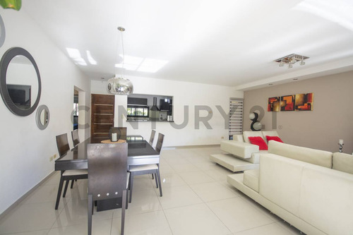 Casa En Venta 5 Ambientes Barrio El Recodo, Pilar - Escobar .