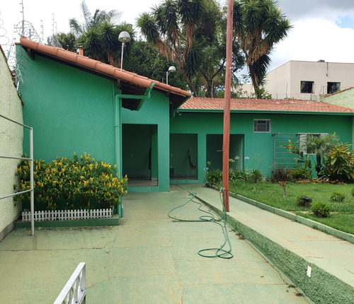 Casa Ampla Com Grande Área No Centro