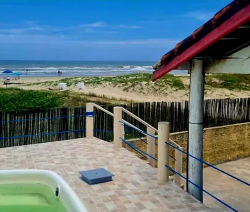 Casa Na Praia Da Juréia, Pé Na Areia, Com Piscina, Frente Ao Mar. Sítio À Beira-mar!