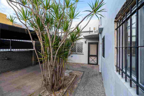 Venta Casa Con Fondo , Quincho Y Cochera En Wilde