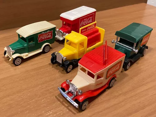 Anos 90 Mini caminhão de plástico coca cola com pequeno dano na