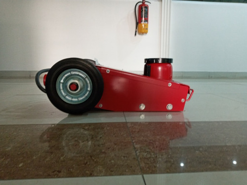 Imagen 4 de 7 de Gato Tipo Patin (caiman) Neumático 22 Ton. Marca Bid Red.
