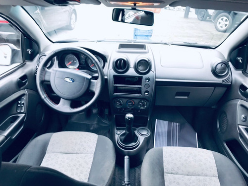 Imagem 10 de 11 de Ford Fiesta Sedan 1.6 Flex 2012 Flex