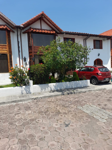 Vendo Hermosa Y Amplia Casa. Sector San José Del Valle. Frente A Supermercado Santa María
