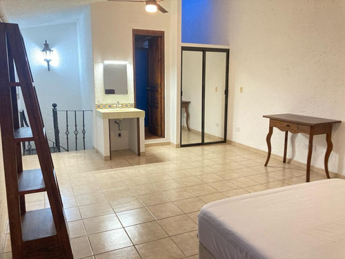 Cuernavaca Rento Hermosa Y Exclusiva Villa Amueblada O Sin Muebles En Zona Dorada De Vista Hermosa Ideal Ejecutivos O Pareja Alberca C/cal. Solar Terraza Privada Techada Fracc. De Alta Seguridad