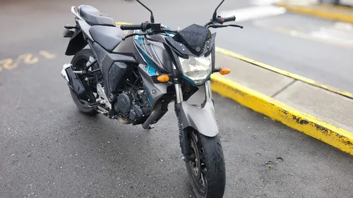 Yamaha Fzn 150 Cc Único Dueño - Color Gris Mate/azul