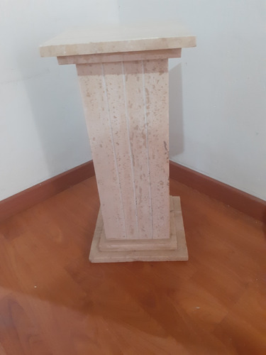 Pedestal, Columna De Marmol