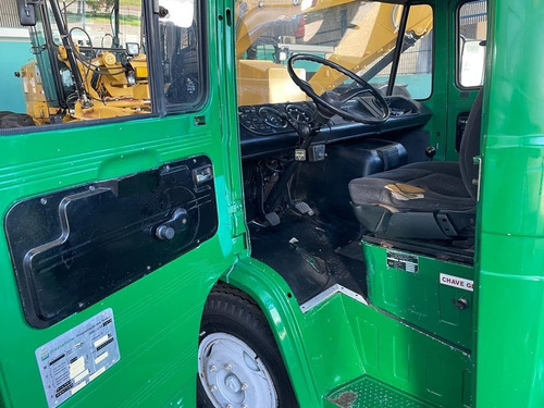 Imagem 6 de 8 de Caminhão Tanque - Mb 708e