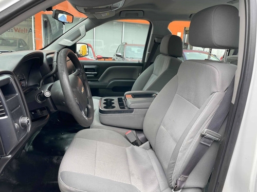 Imagen 7 de 15 de Chevrolet Silverado 2017 5.4 2500 Doble Cabina Ls 4x2 At
