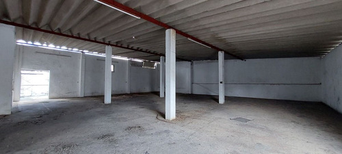 Bodega Comercial Con Amplio Patio De Maniobras ,en El Centro De Merida