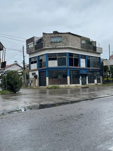 Imagen 1 de 5 de Amplio Local De 280 Metros Cubiertos En 2 Plantas Sobre Avenida República Al 700