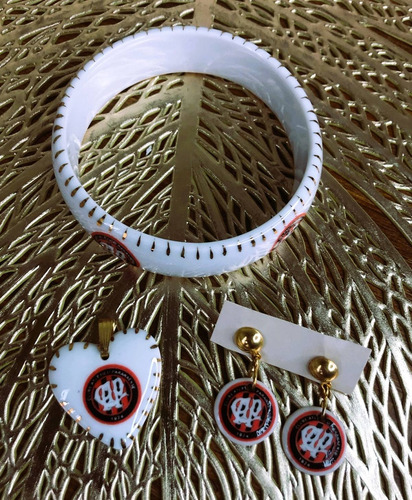 Imagem 2 de 6 de Kit Porcelana Brincos, Pingente, Pulseira Athletico Cap