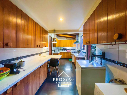 Venta Casa,los Dominicos Las Condes, 4 Dormitorios, Piscina.